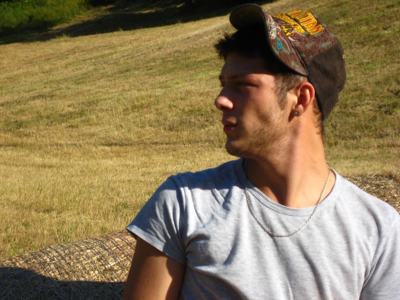 "Disponibile per portare a casa la spesa agli anziani": il gesto generoso di un giovane genovese