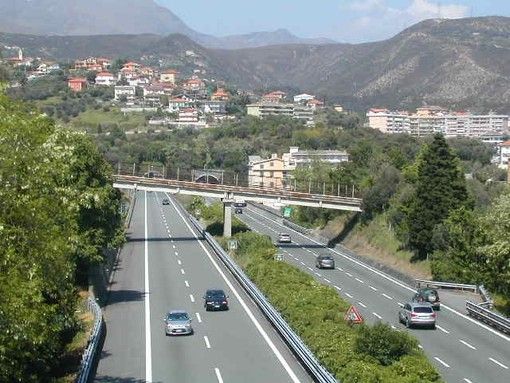 Autostrada: si ribalta camion sulla A12, tratto tra Sestri Levante e Deiva chiuso