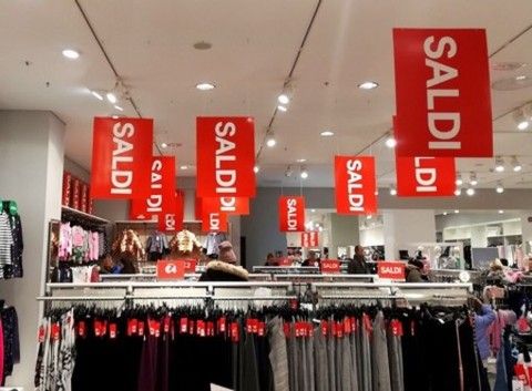 Tre giorni di parcheggi gratis per l'inizio dei saldi a Genova