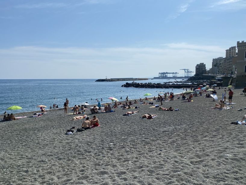 Pegli, la rete fognaria fa acqua (nera) da tutte le parti