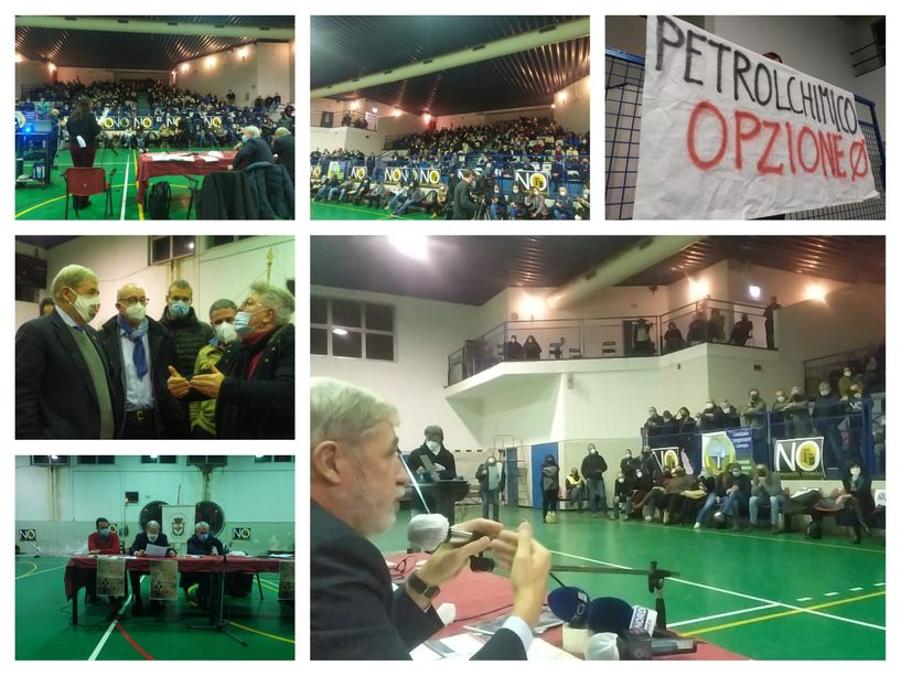 Petrolchimico, Bucci fischiato all'assemblea al Buranello: "Fai gli interessi delle aziende" (FOTO e VIDEO)