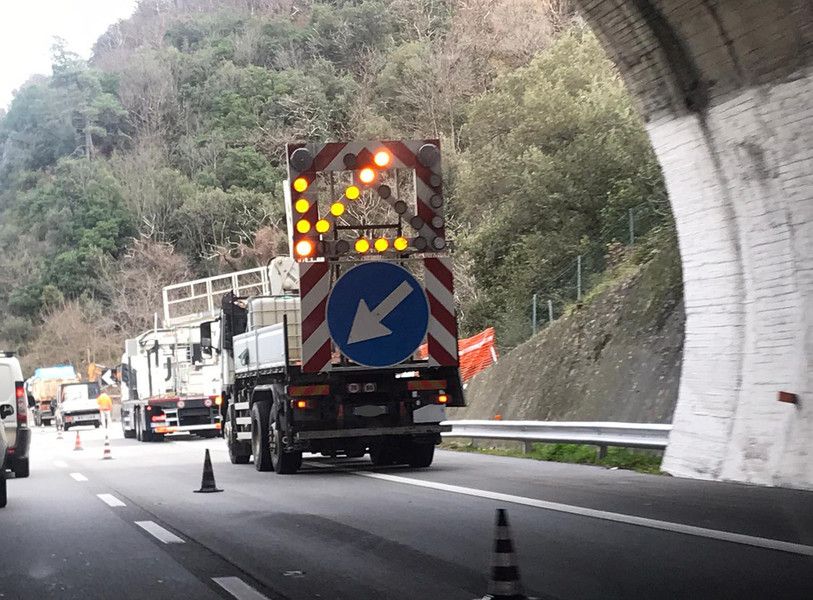 Autostrade, De Micheli: "Dal 3 luglio saranno liberate le arterie stradali dai cantieri"