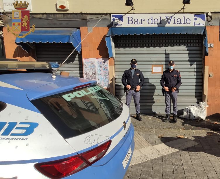 Sestri Ponente: bar utilizzato come base per lo spaccio chiuso dalla polizia