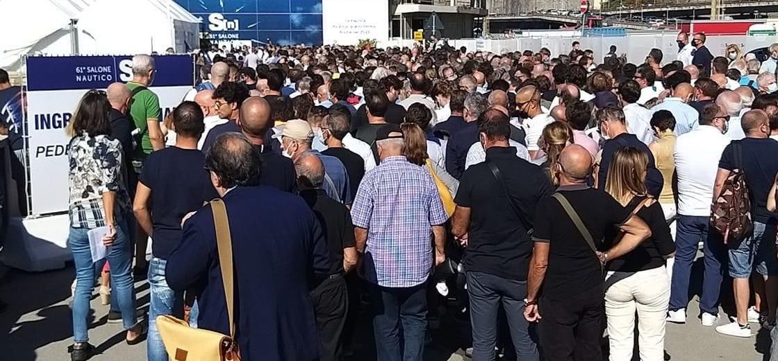 Salone Nautico, lunghe code all'ingresso, migliaia di visitatori hanno preso d'assalto la fiera Salone Nautico, lunghe code all'ingresso, migliaia di visitatori hanno preso d'assalto la fiera