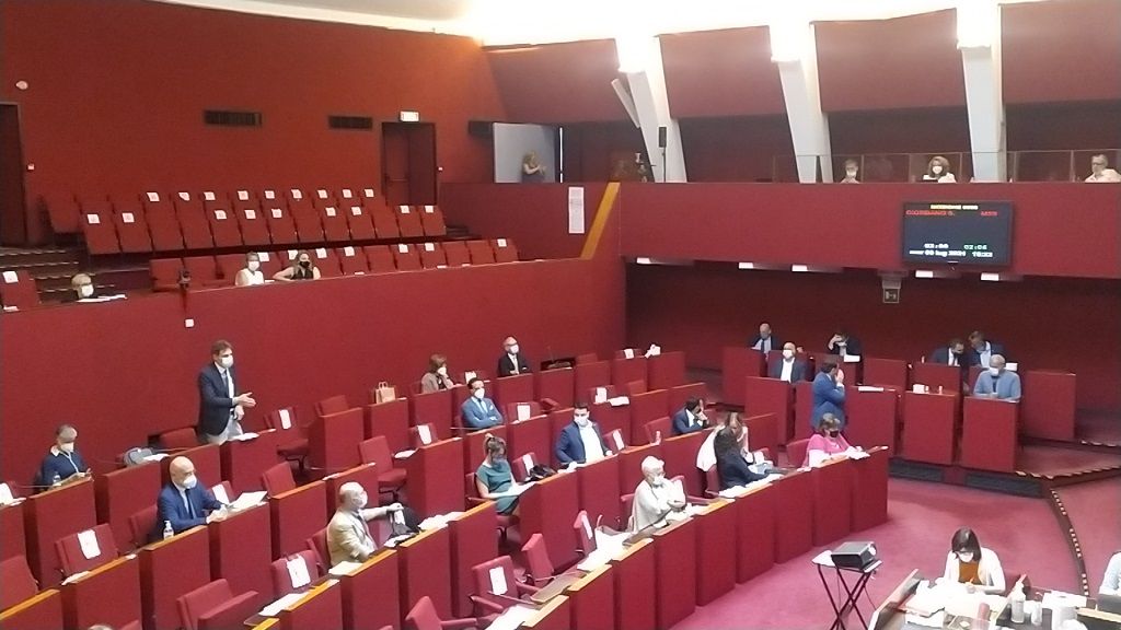 Crollo del ponte Morandi, lite tra Giordano (M5S) e il presidente del Consiglio comunale Bertorello sulla costituzione di parte civile contro Autostrade (VIDEO)