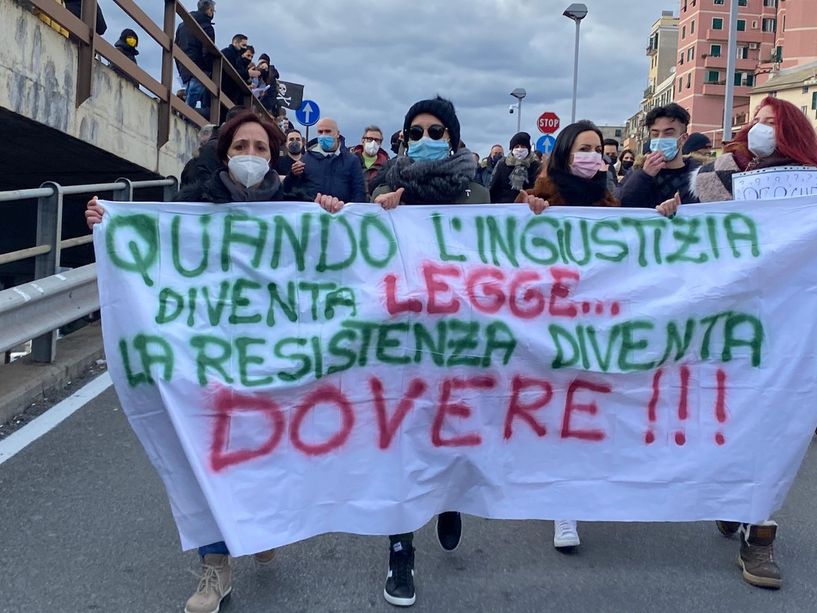 Ristoratori sul piede di guerra: corteo spontaneo e traffico cittadino in tilt (VIDEO e FOTO)