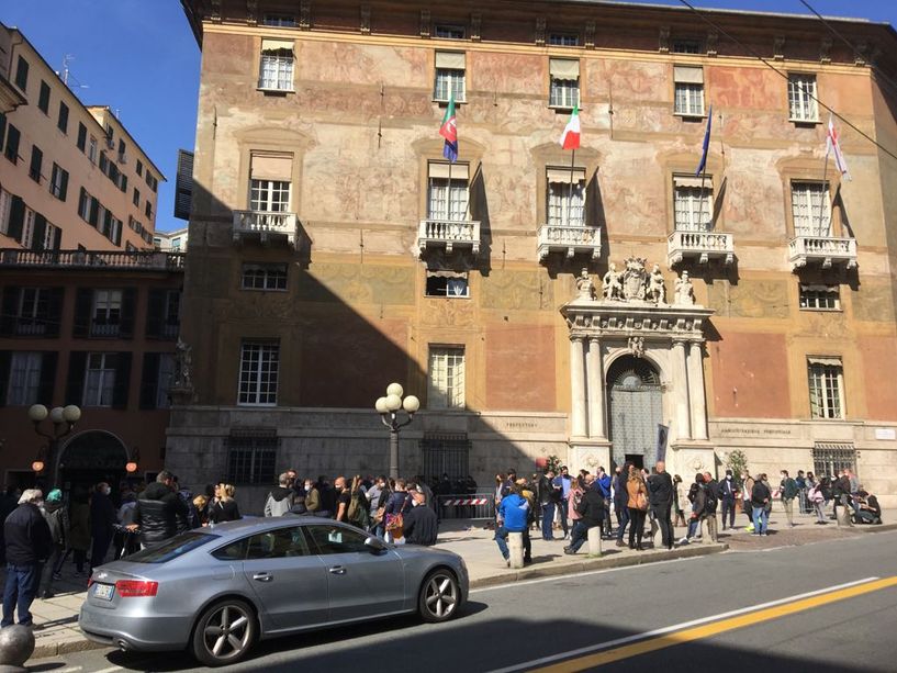Prosegue la protesta delle categorie economiche in ginocchio per il Covid: presidio di fronte alla Prefettura Prosegue la protesta delle categorie economiche in ginocchio per il Covid: presidio di fronte alla Prefettura