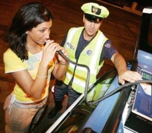 Controlli a tappeto contro la guida in stato di ebbrezza: autotrasportatore sorpreso a Genova con 4,2 di tasso alcolemico