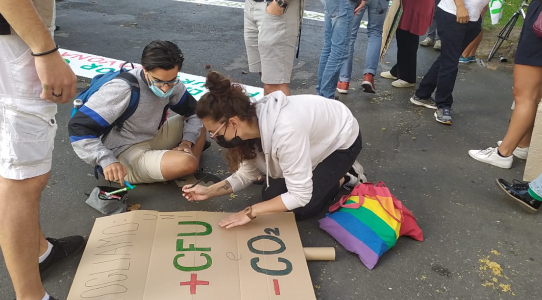 "Cari mamme e papà, quest'anno non chiedo giochi, ma di fare qualcosa per il clima". La lettera di Natale di Fridays for Future Genova
