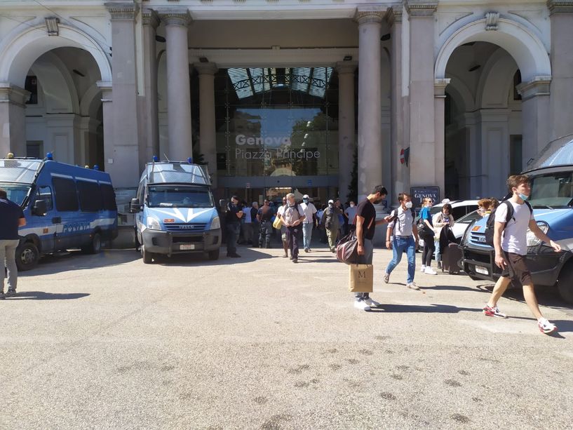 Green pass, stazioni di Principe e Brignole blindate, ma per ora nessun blocco ferroviario (VIDEO e FOTO)