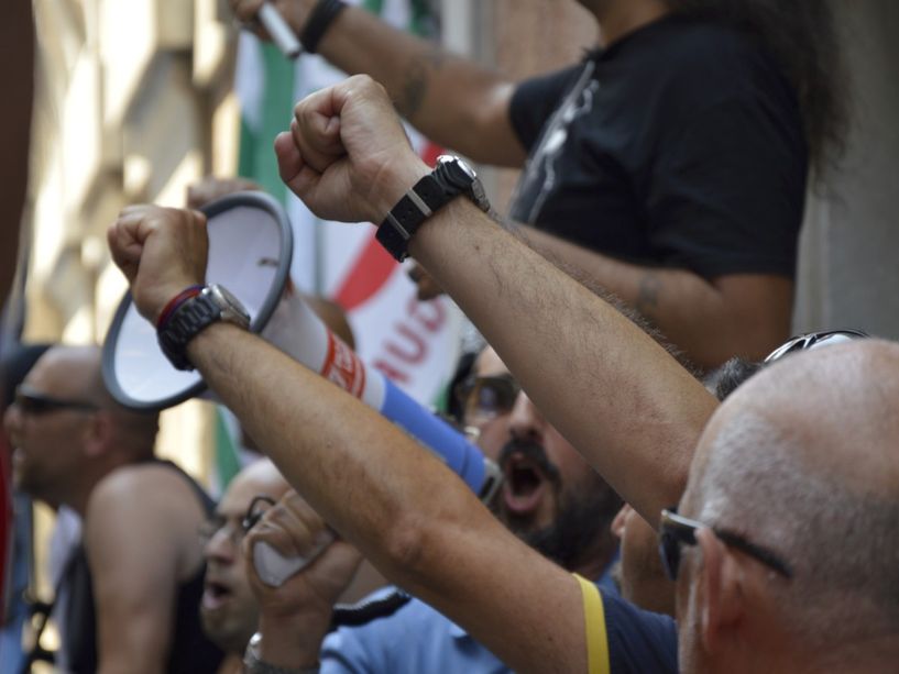 Sei ristoratori 'disobbedienti' multati dai carabinieri: oggi la categoria in piazza a Genova, traffico in tilt