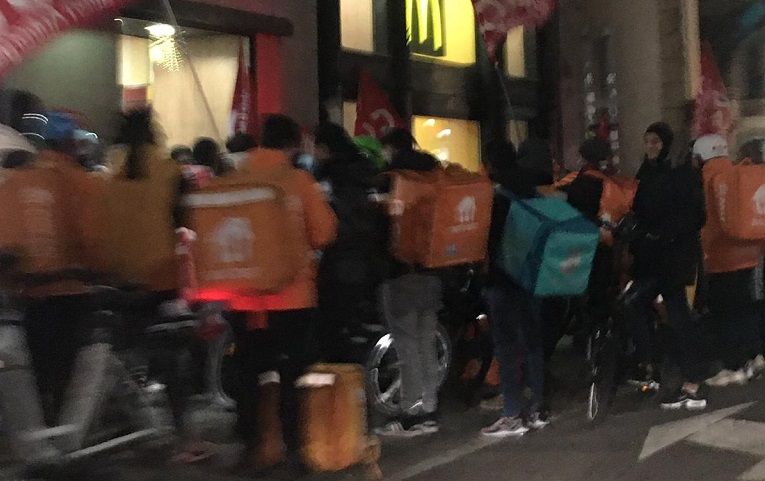 "Accordo non rispettato", i rider hanno manifestato davanti la sede di Mc Donald's e nel 2022 potrebbero arrivare nuove proteste