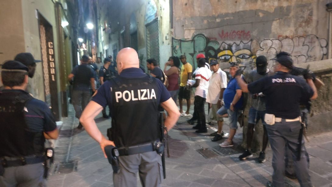 Continuano i controlli serrati della Polizia di Stato a Genova per fronteggiare la prevenzione  del contagio da Covid-19