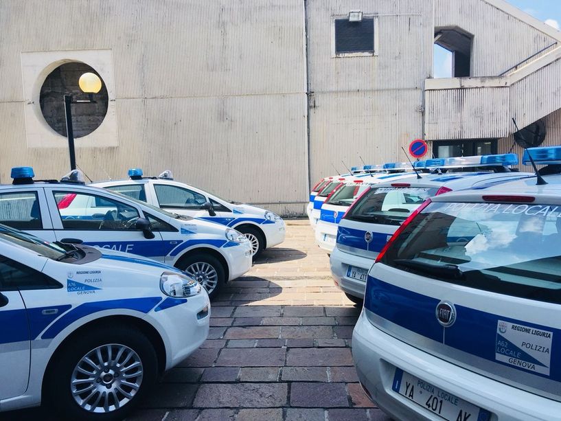 Genova, scoppia il caso sul bando per l'assunzione di due dirigenti della polizia locale, Pd e Lista Crivello chiedono chiarimenti