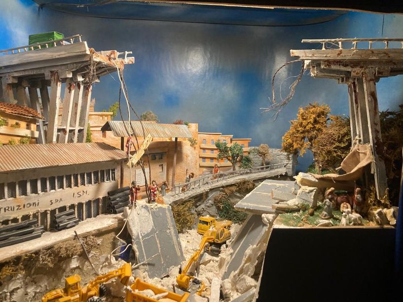 A Firenze in mostra un presepe con il crollo del ponte Morandi, i parenti: "Siamo allibiti"