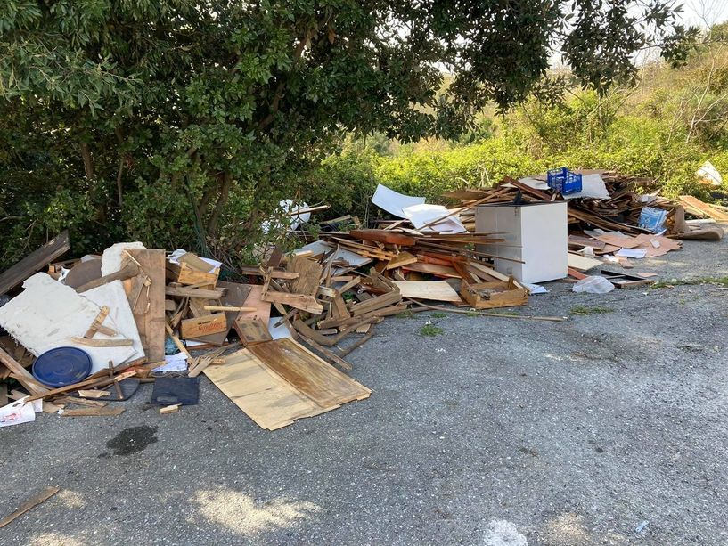 Ca’ Nuova, la dura e quotidiana battaglia contro i rifiuti ingombranti