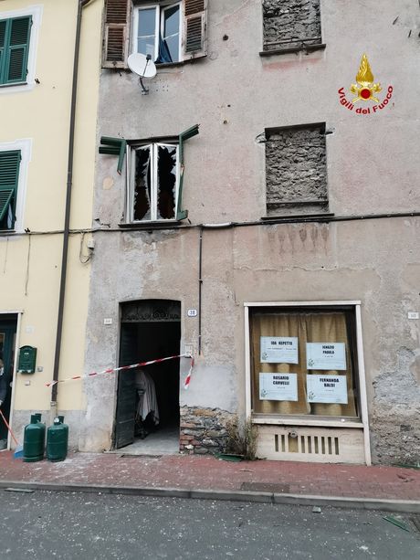 Ronco Scrivia: esplosione bombola GPL, intervento dei Vigili del fuoco di Busalla