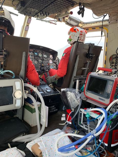 Bambina di un anno con gravissima insufficienza respiratoria: equipe della terapia intesiva del Gaslini vola a Monza per trasportarla a Genova