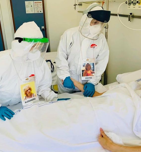 Coronavirus, Toti: "Badge con nome e foto per operatori del San Martino, sono il ritratto migliore"