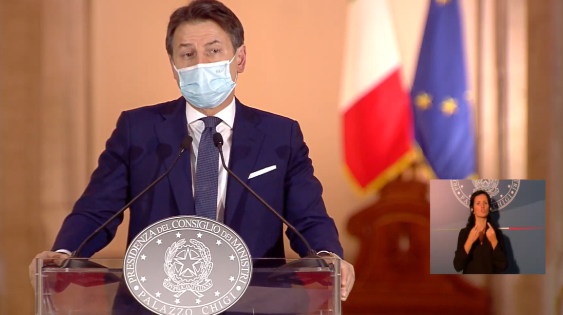 Il covid avanza e il governo studia un nuovo Dpcm: ipotesi coprifuoco anticipato ed ulteriore stretta su spostamenti, movida e sport