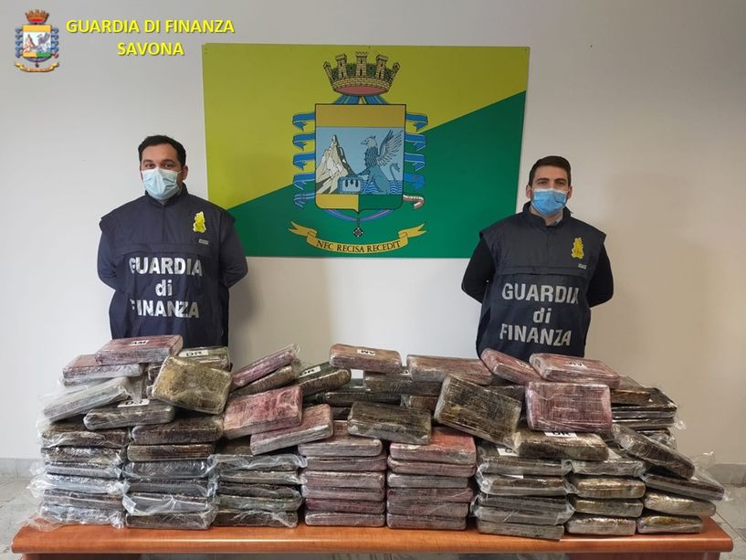 Vado, la Guardia di Finanza sequestra 138 kg di cocaina: fermato un cittadino albanese