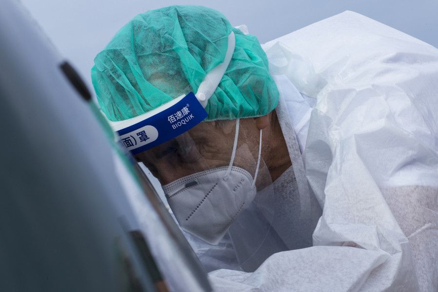 Coronavirus, in Liguria 2.231 nuovi positivi: problemi nella registrazione dei tamponi antigenici rapidi