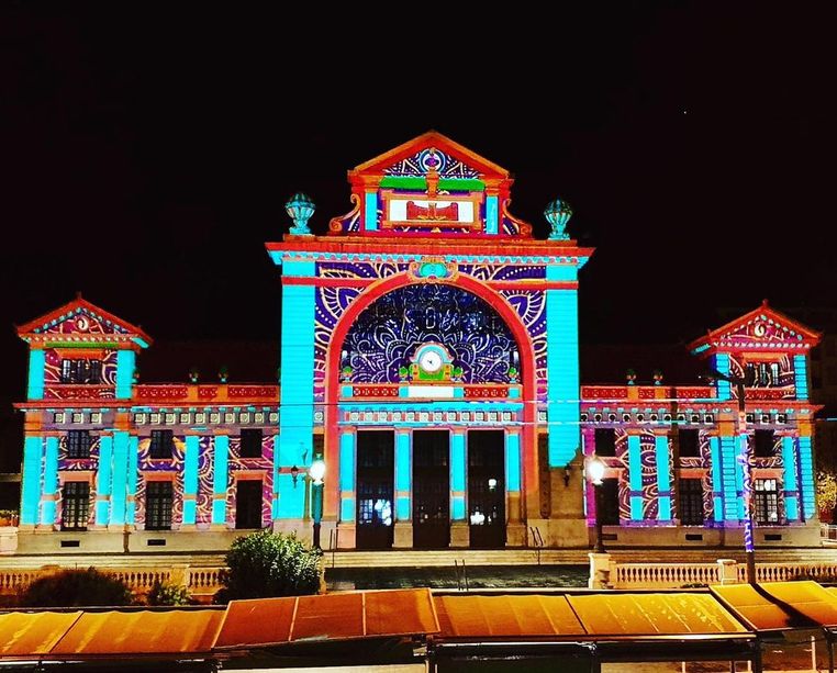 Spettacolari opere d’arte “illuminano” le facciate di tre edifici di Nizza