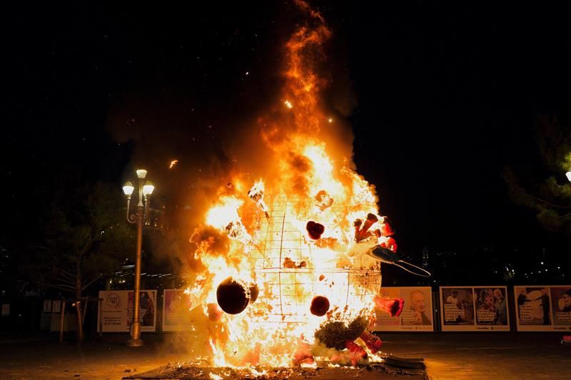 Carnavalovirus è bruciato, ora ritorni il “vero” Carnevale! (Video e Foto)