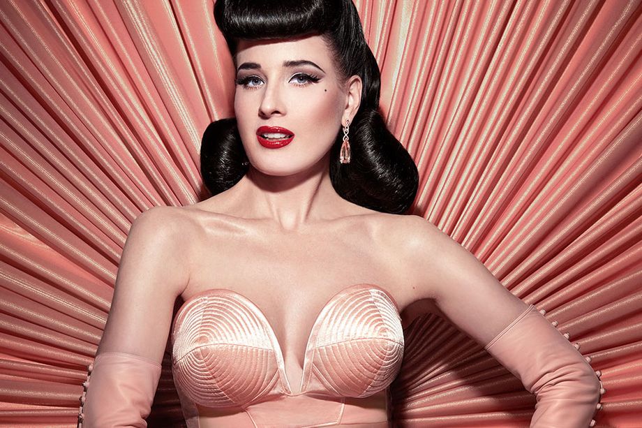 La Regina del Burlesque Dita Von Teese è pronta a elettrizzare il pubblico monegasco il 7 maggio