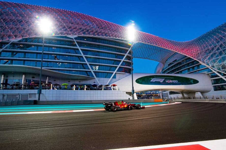 F1. Ultime qualifiche dell'anno ad Abu Dhabi: pole di Verstappen, secondo Hamilton, settimo Leclerc
