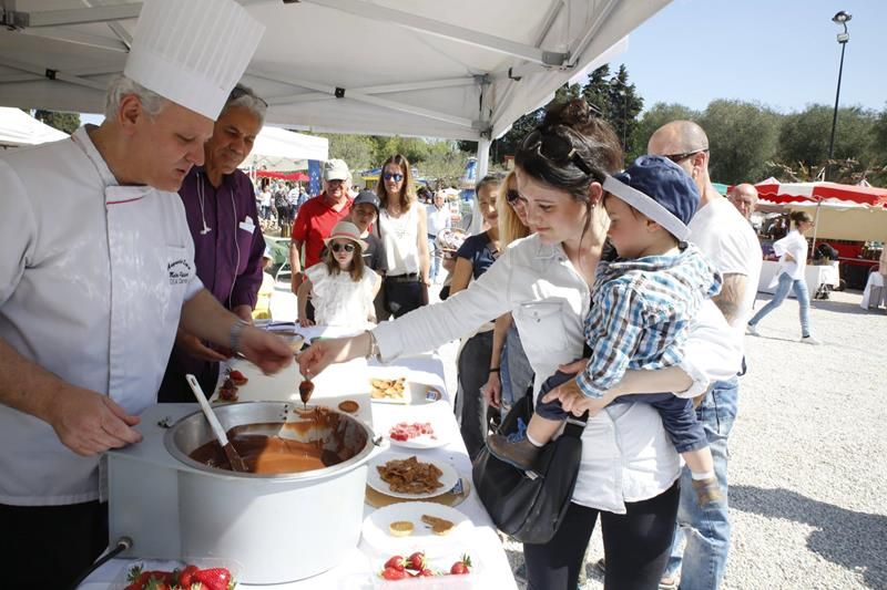 Carros “vede rosso”: è il momento della Festa delle fragole (Foto)