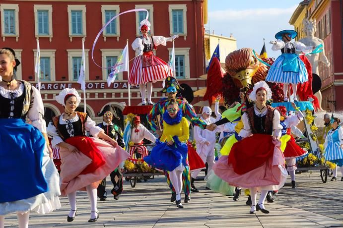 Oggi la città incontra il “suo” Carnevale. E' il momento della Parada Nissarda