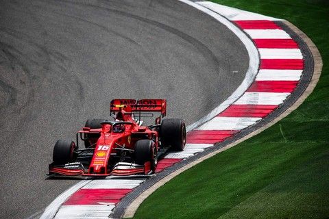 Un'esperienza sensazionale ai confini della realtà: guidare una vettura da Formula 1 a Montecarlo