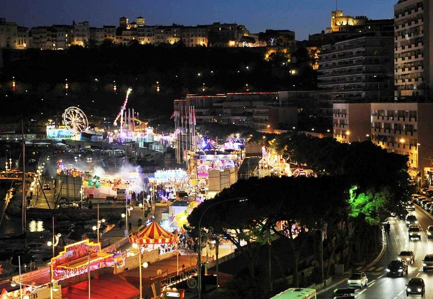 Torna a Port Hercule la Foire Attractions, oltre 60 giostre e attrazioni sul porto di Monaco