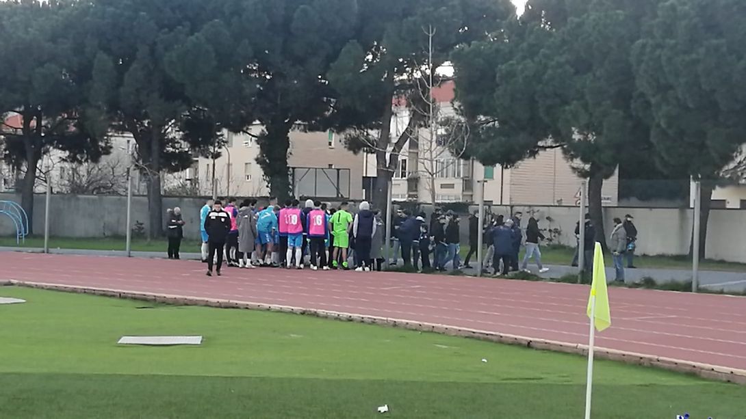 Calcio, Serie D. Pesante sconfitta della Sanremese a Vado: al fischio finale confronto tra squadra e tifosi