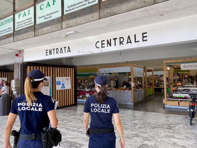 Sanremo: non avevano il 'Green pass', due multe a titolari dei banchi sul mercato Annonario