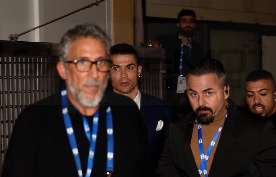 #Sanremo2020: CR7 è arrivato! Il campione portoghese ha raggiunto Sanremo in auto ed è all'hotel Globo (Foto)