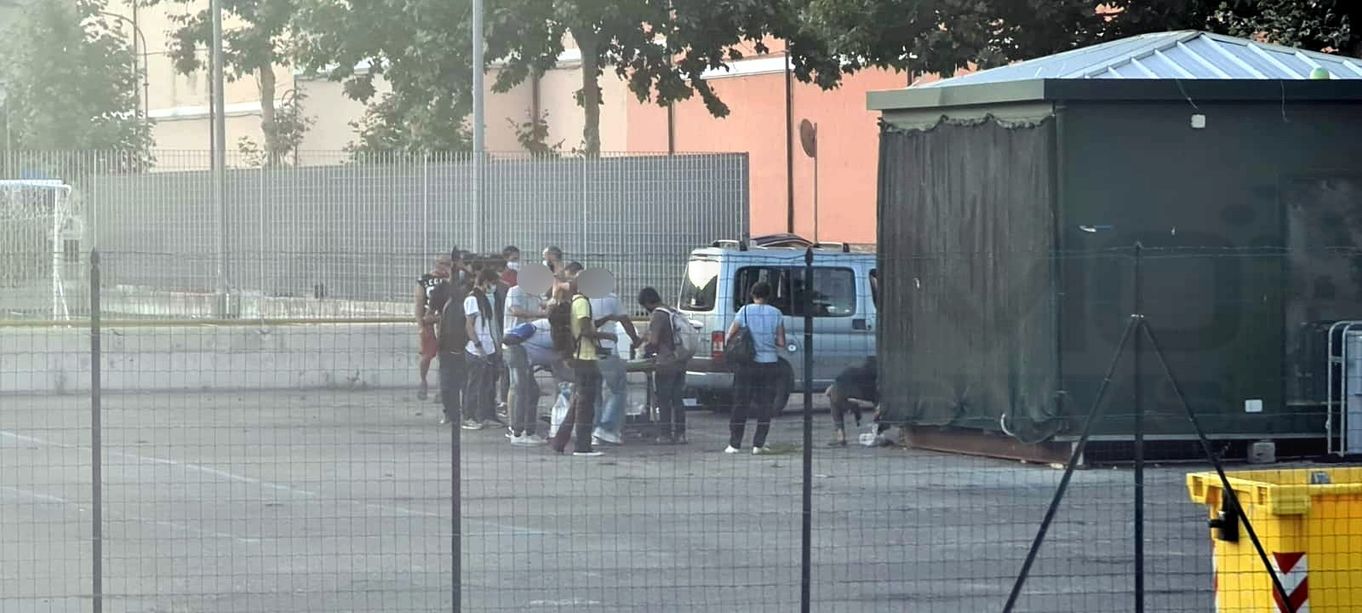 Ventimiglia: distribuzione dei pasti ai migranti a Roverino, la Caritas conferma "Bisogna riaprire il Campo Roya"