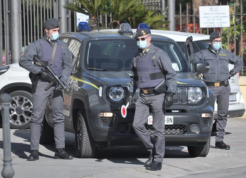 Avevano ricevuto 206mila euro del reddito di cittadinanza senza i requisiti: 24 denunciati nella nostra provincia