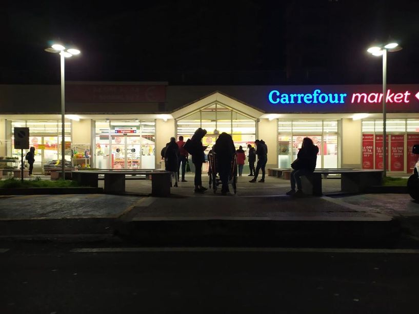 Coronavirus: anche a Imperia, dopo le parole di Conte, code al supermercato. Il governo "Non necessario" (foto)