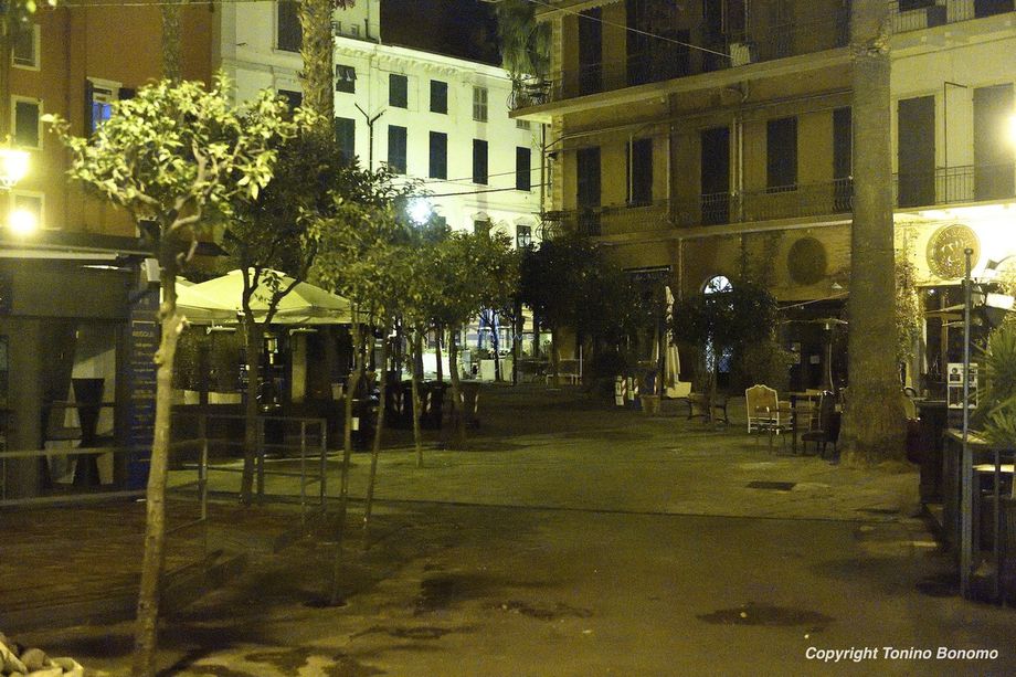 Coronavirus: a 15 giorni dal Natale la Liguria rimane bianca ma i numeri tendono a salire come la preoccupazione