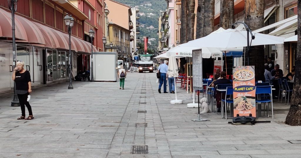 Ventimiglia: si svolgerà il 30 settembre il primo Consiglio post crisi, quasi terminata la pedonalizzazione di via Aprosio (Foto)