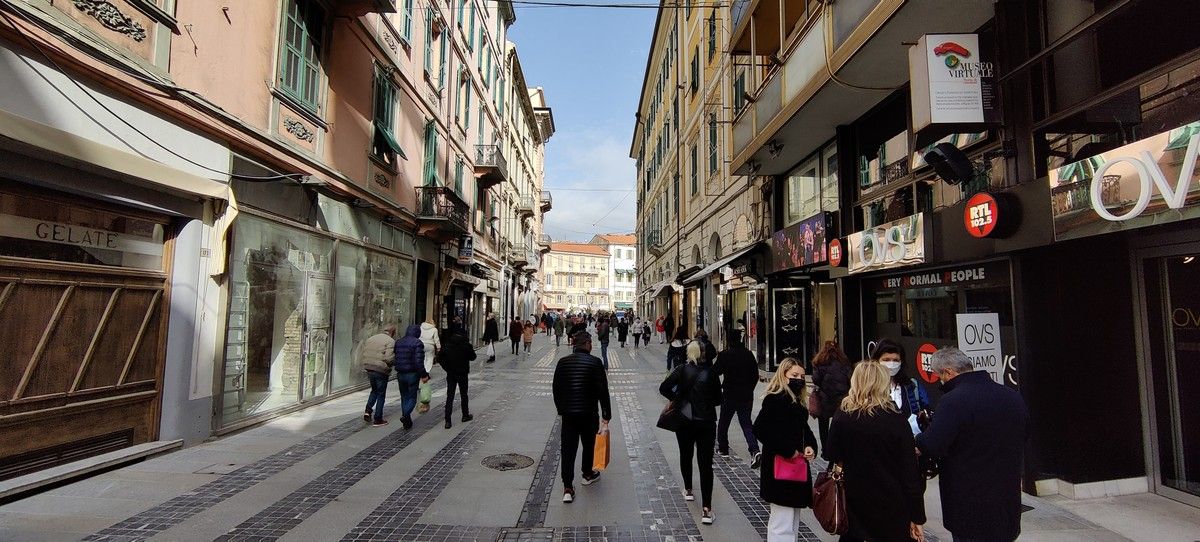 Sanremo: nessuna inaugurazione ma per il Festival è terminata la nuova pavimentazione di via Matteotti (Foto)