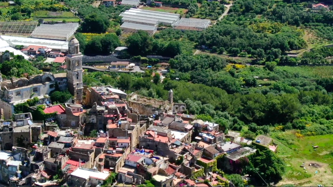 Sanremo: arrivata la prima sentenza di sgombero a Bussana Vecchia, 68enne deve lasciare la bottega più antica entro 5 mesi