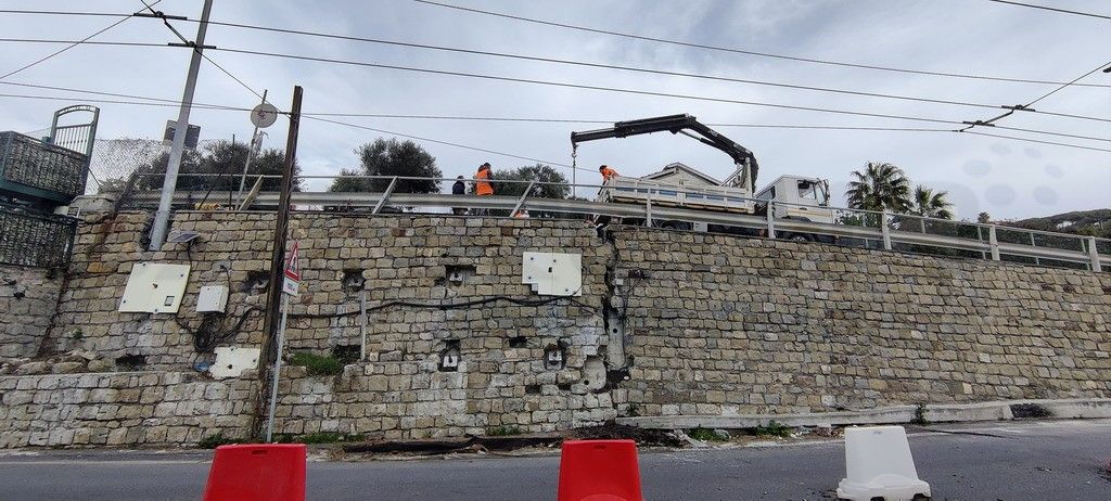 Sanremo: a La Vesca la collina si muove verso il mare otto centimetri all’anno, sull’asse Comune-Regione c’è un piano da 5 milioni per fermare il terreno (Video)