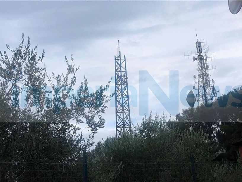 Diano Marina, il Tar dà ragione al Comune: ordinata la demolizione dell'antenna radio-tv in strada Savoia