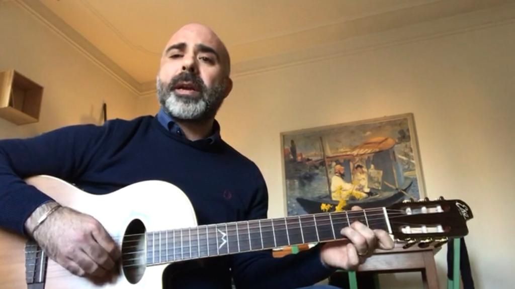 Coronavirus, la cover "virale" di Attilio Gennaro, che rivisita "un giudice" di De Andrè adesso diventato "Un untore" (Video) Coronavirus, la cover "virale" di Attilio Gennaro, che rivisita "un giudice" di De Andrè adesso diventato "Un untore" (Video)