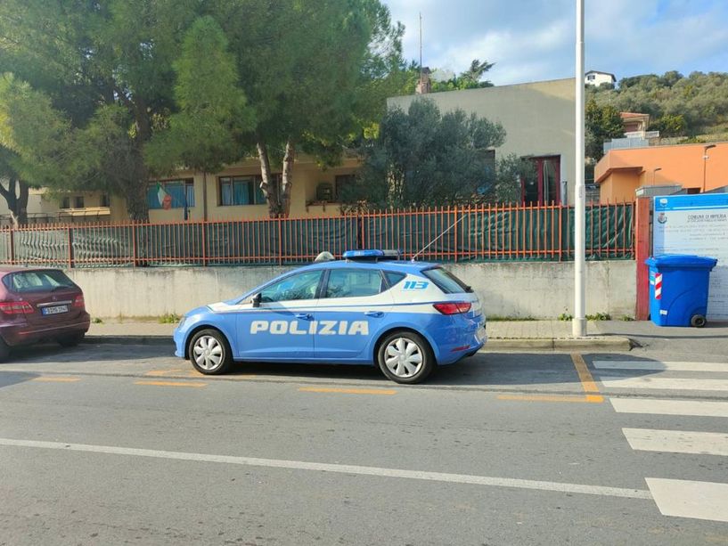 Imperia, sono due giovani gli autori delle scritte naziste alla scuola di via degli Ulivi: incastrati dalle telecamere