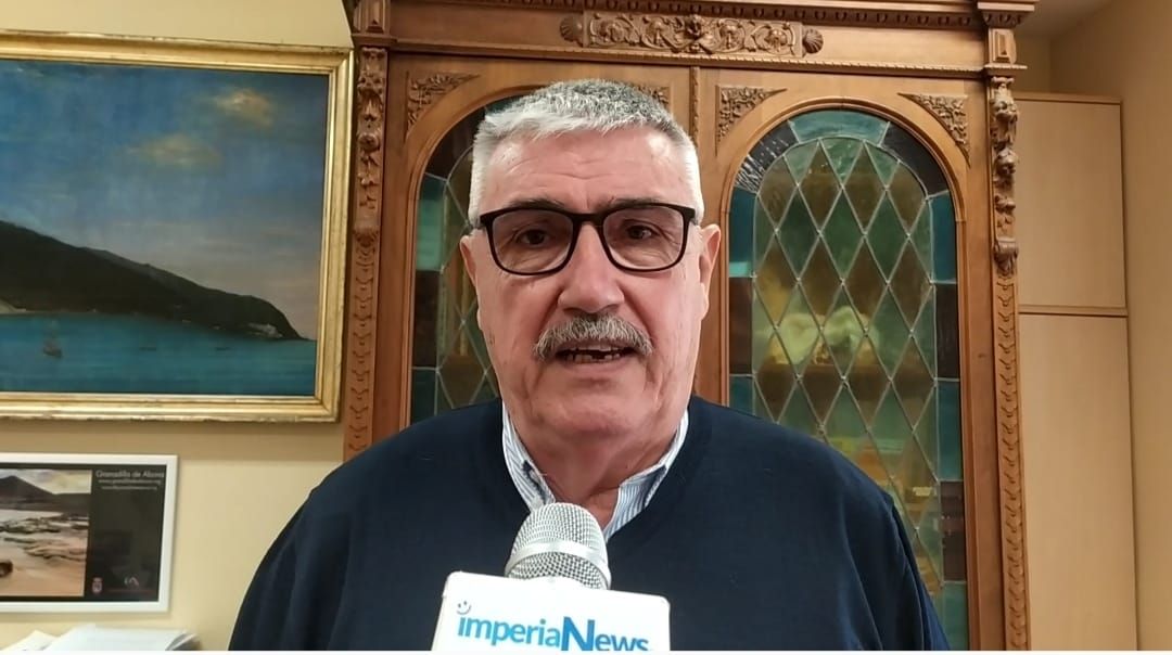 Diano Marina, gli auguri e gli auspici per il nuovo anno del sindaco Giacomo Chiappori: "2021 sarà ripartenza" (video)