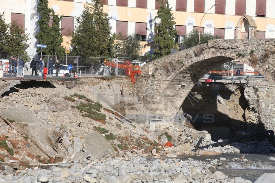Regione Liguria finanzierà la messa in sicurezza dell'argine crollato stanotte a Taggia (Foto)